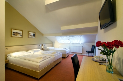 Hotel Taurus  Praha - Třílůžkový pokoj Economy v podkroví